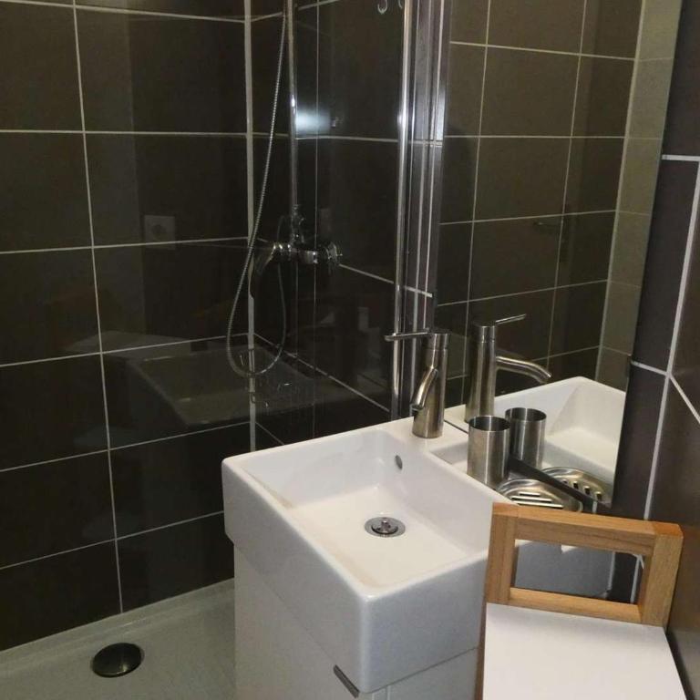 Studio Cabine Moderne, 100m de la Plage, Parking et Wifi Inclus - FR-1-328-253 - Studio - 8