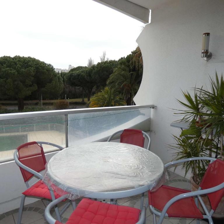 Appartement 2 pièces avec piscine, parking privé, proche commerces et plage, exposé sud - FR-1-328-264 - Apartment - 3