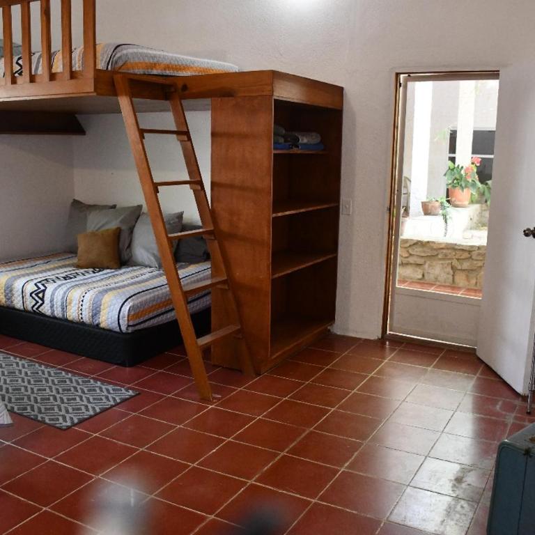 La Playita Hostal - Family Room with Private Bathroom - 10