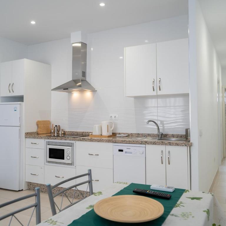 MRV Apartamento al lado de la playa con parking - Two-Bedroom Apartment - 16