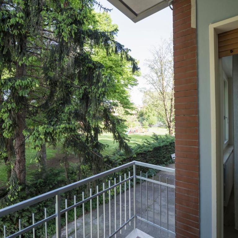 B&B Al Parco - Camera Matrimoniale con Vista Giardino - 8
