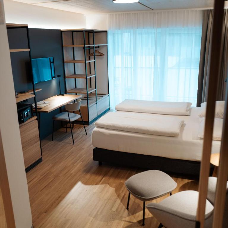 eduCARE Hotel - Deluxe Doppelzimmer mit Balkon - 1