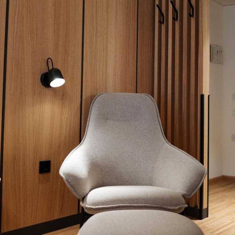 eduCARE Hotel - Deluxe Doppelzimmer mit Balkon - 4