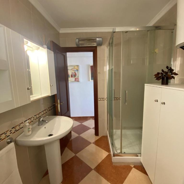 PRIMERA LINEA DE PLAYA - ZONA CLUB NAUTICO - Two-Bedroom Apartment - 21