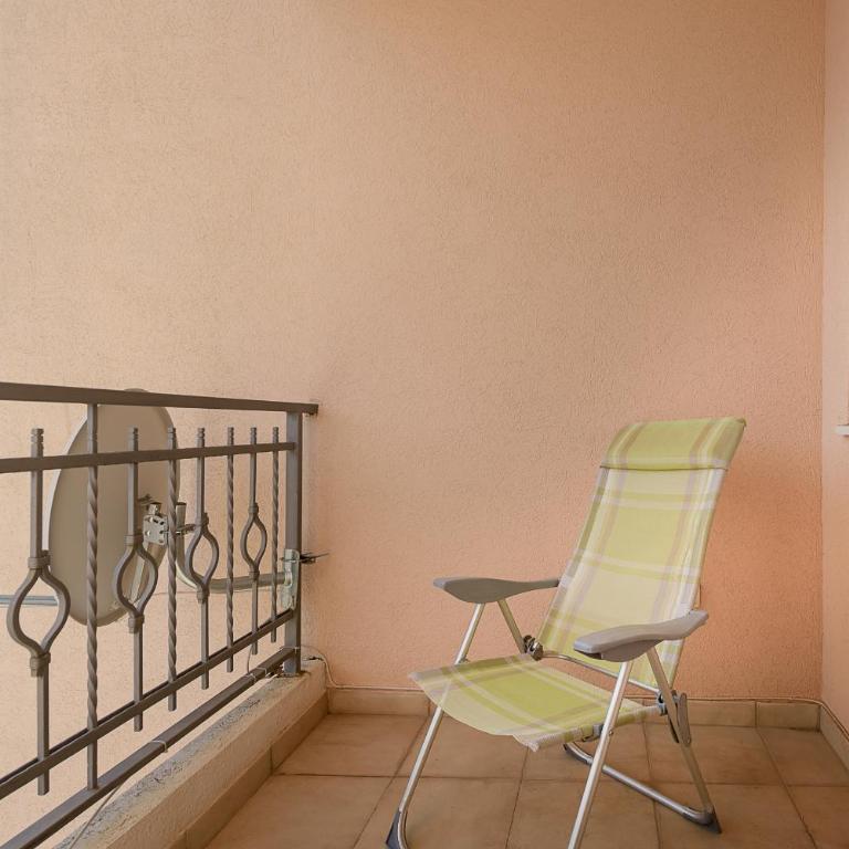 Becici Summer Apartments - One-Bedroom Apartment with Balcony - 3