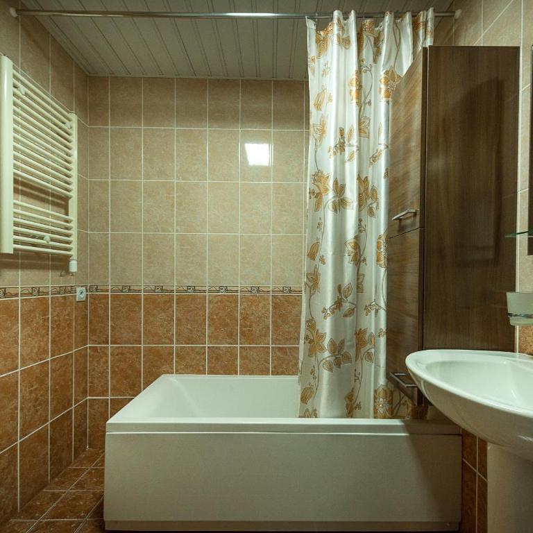 Becici Summer Apartments - One-Bedroom Apartment with Balcony - 8
