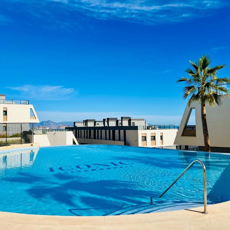 Super con gran terraza y vistas - Three-Bedroom Apartment - 2