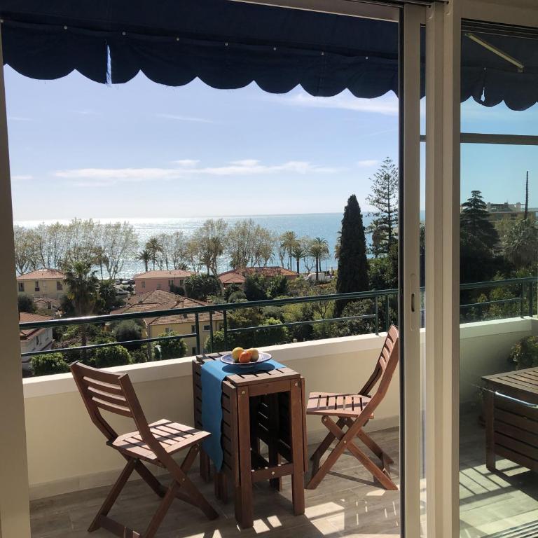 Neptune 5, top floor studio, sea view - One-Bedroom Apartment - 5