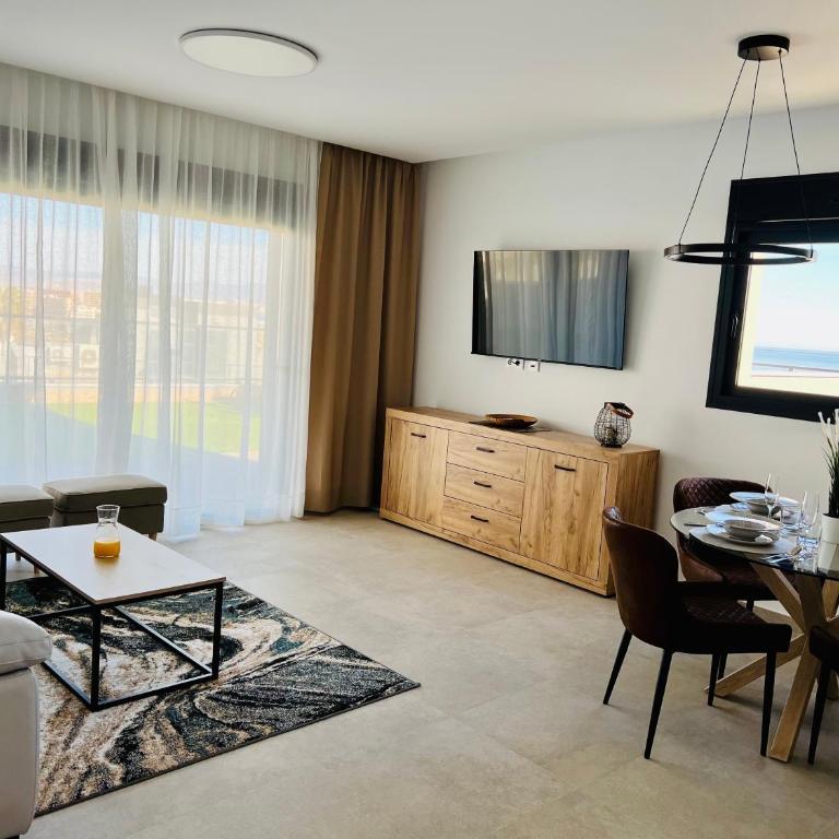 Super con gran terraza y vistas - Three-Bedroom Apartment - 9