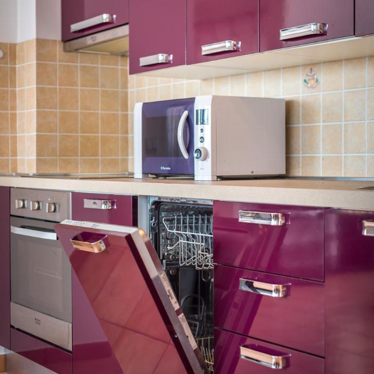 Becici Summer Apartments - One-Bedroom Apartment with Balcony - 16