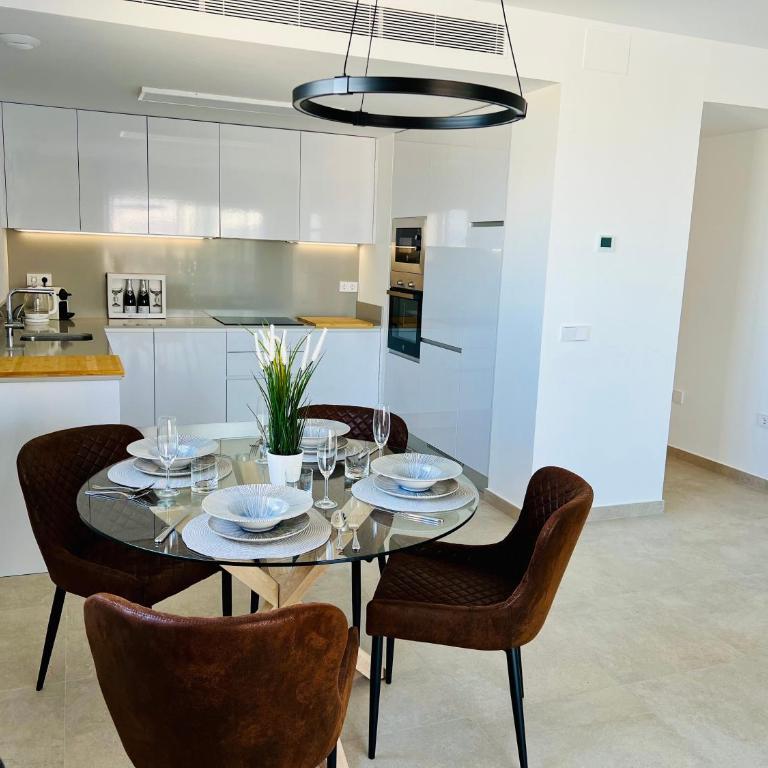 Super con gran terraza y vistas - Three-Bedroom Apartment - 5