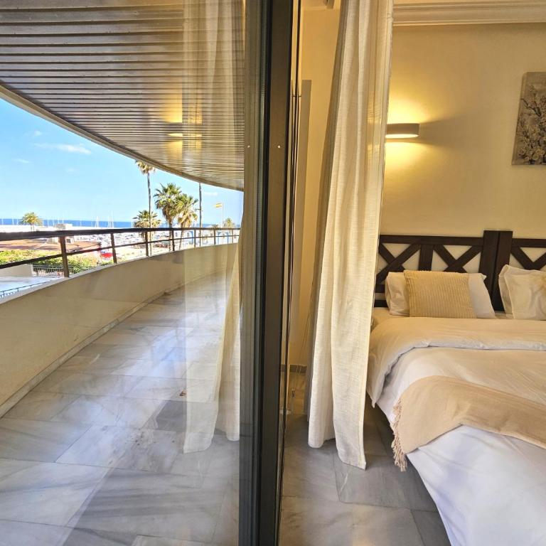 Piso Único sobre la playa en el Puerto Deportivo - Pass the Keys - Apartamento de 3 dormitorios - 22