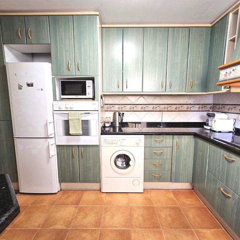 Piso Único sobre la playa en el Puerto Deportivo - Pass the Keys - Apartamento de 3 dormitorios - 12