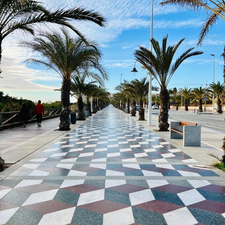 Super con gran terraza y vistas - Three-Bedroom Apartment - 55