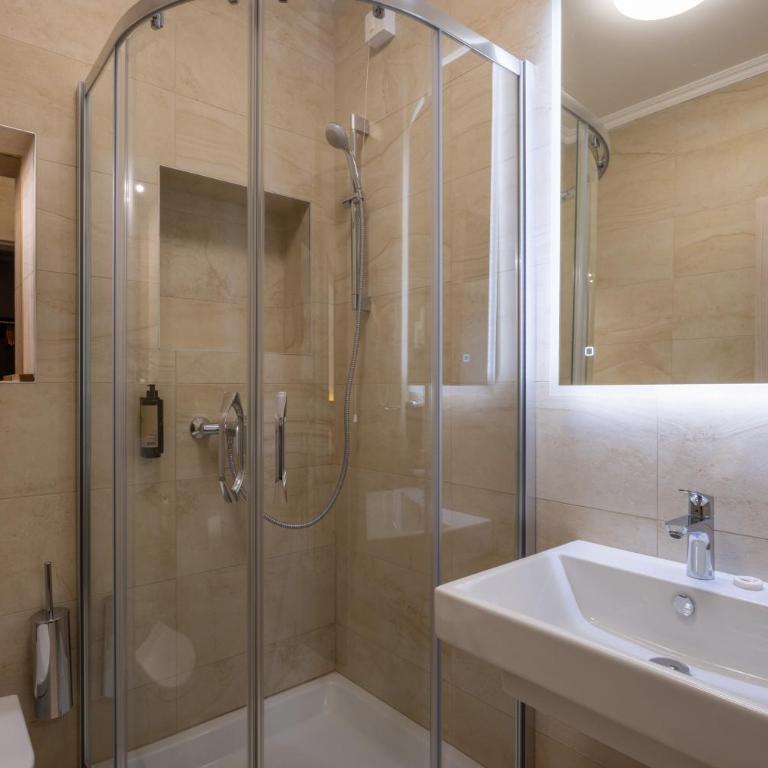 Nobel West Hotel - Dvokrevetna Soba sa Bračnim Krevetom - 2