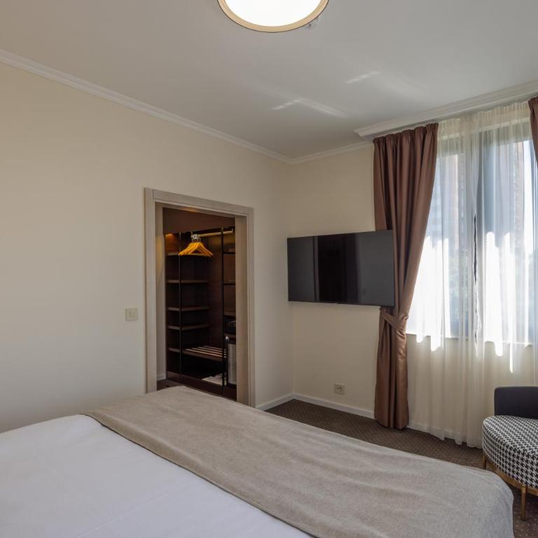 Nobel West Hotel - Dvokrevetna Soba sa Bračnim Krevetom - 3