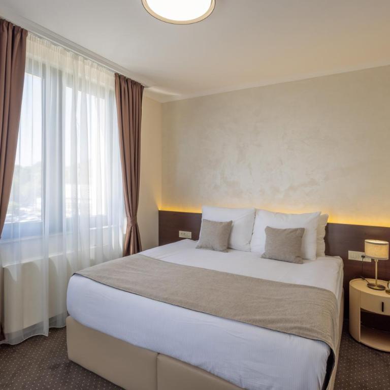 Nobel West Hotel - Dvokrevetna Soba sa Bračnim Krevetom - 1