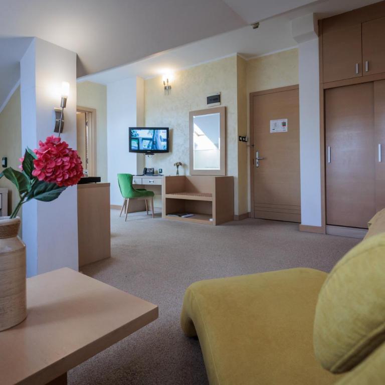 Euro Garni Hotel - Klasična Trokrevetna Soba - 11