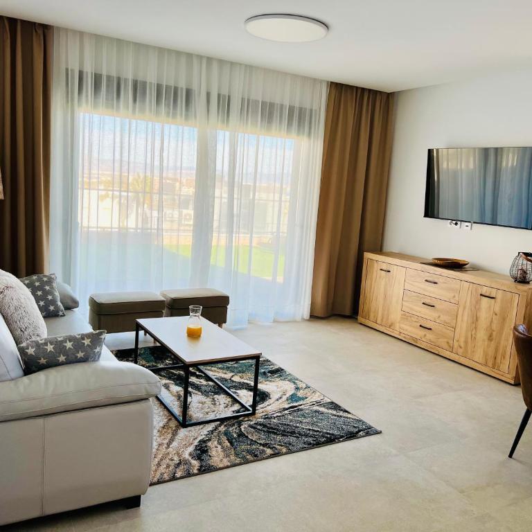 Super con gran terraza y vistas - Three-Bedroom Apartment - 3