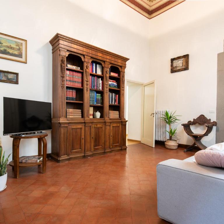 Santo Spirito Frescoed 6 sleeps apartment - Appartamento con 3 Camere da Letto - 6