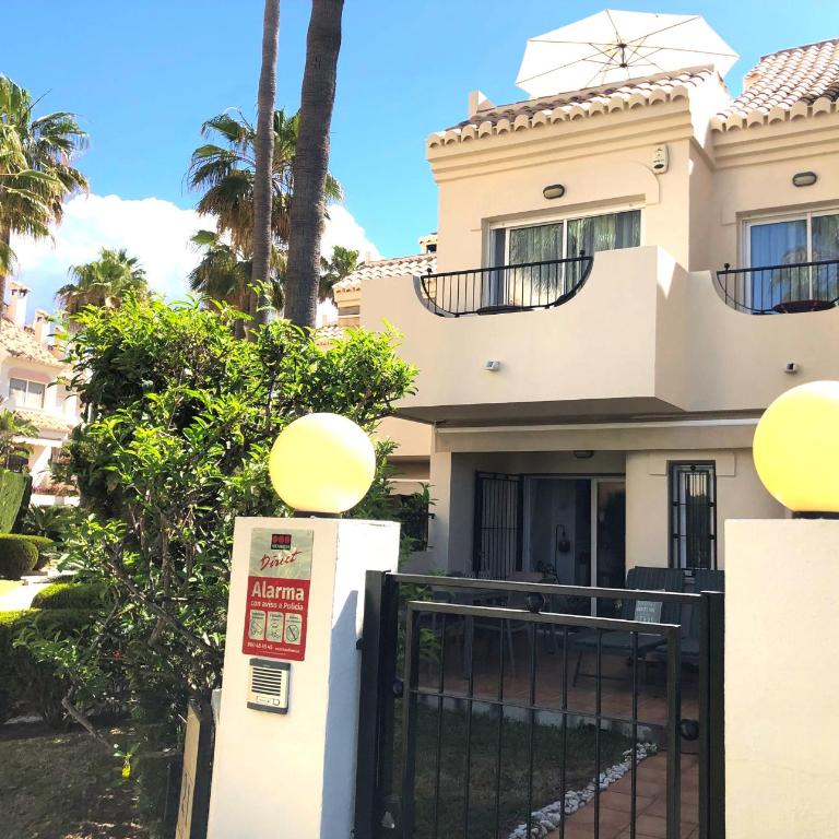 STYLISH TOWNHOUSE IN BEACHFRONT COMPLEX - Casa de 3 dormitorios - 22