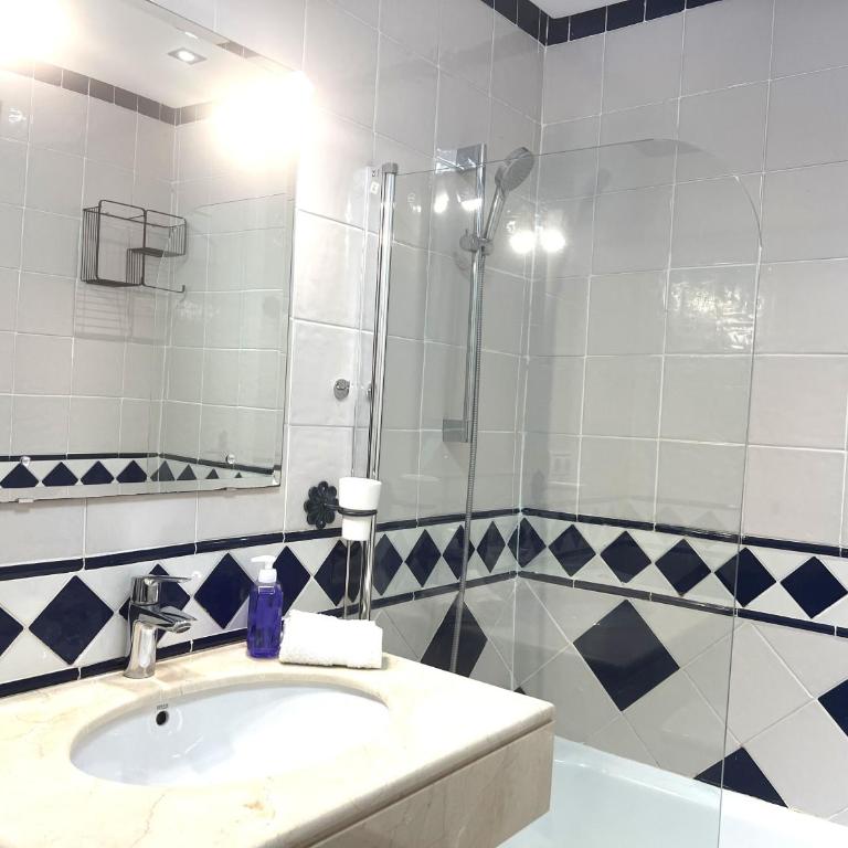 STYLISH TOWNHOUSE IN BEACHFRONT COMPLEX - Casa de 3 dormitorios - 25