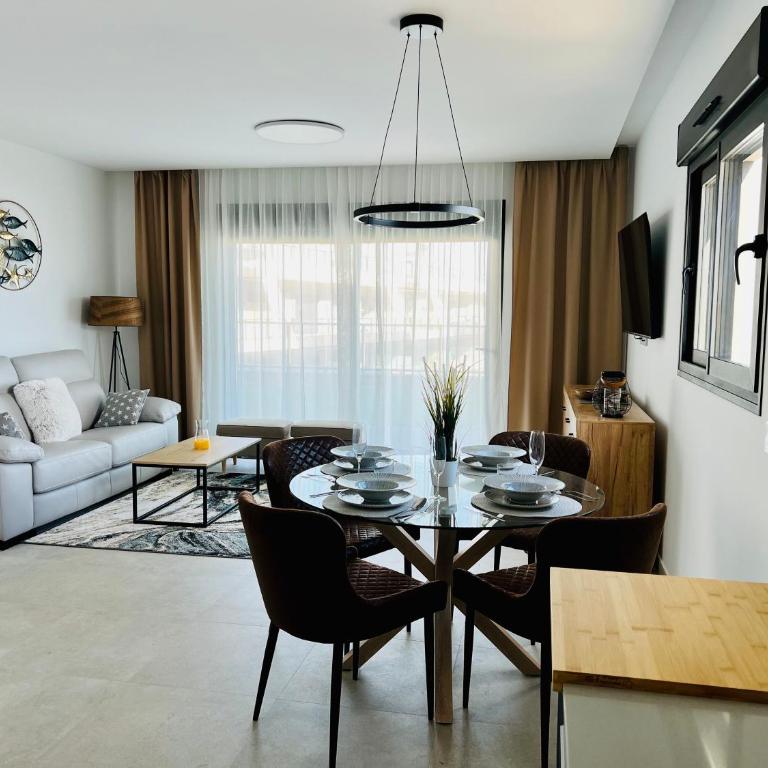 Super con gran terraza y vistas - Three-Bedroom Apartment - 4