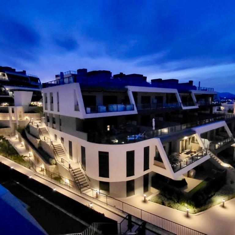 Super con gran terraza y vistas - Three-Bedroom Apartment - 56