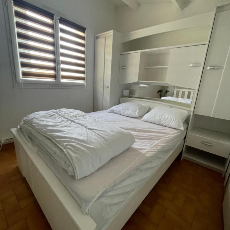 Au cœur des pins - Beija Flor - A l'entrée du village naturiste - Parking - Histoire de clés - Two-Bedroom Apartment - 10