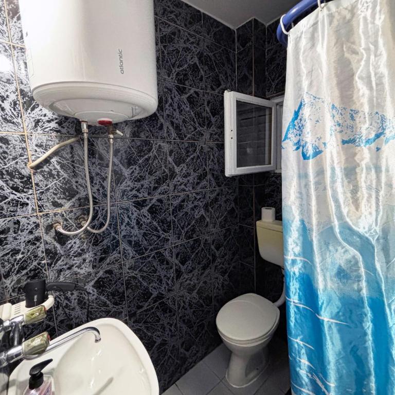 Stone Villa Guesthouse - Economy Trokrevetna Soba - 14