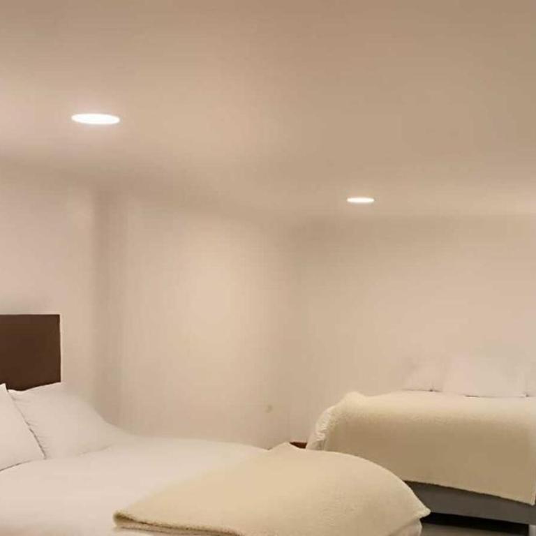 Hotel Aural - Standard Queen Room with Two Queen Beds - 4