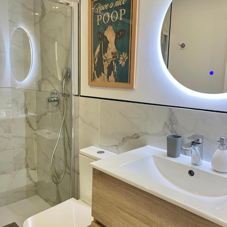 Annamaria B&B Alicante Centro - Double Room with Private Bathroom - 13