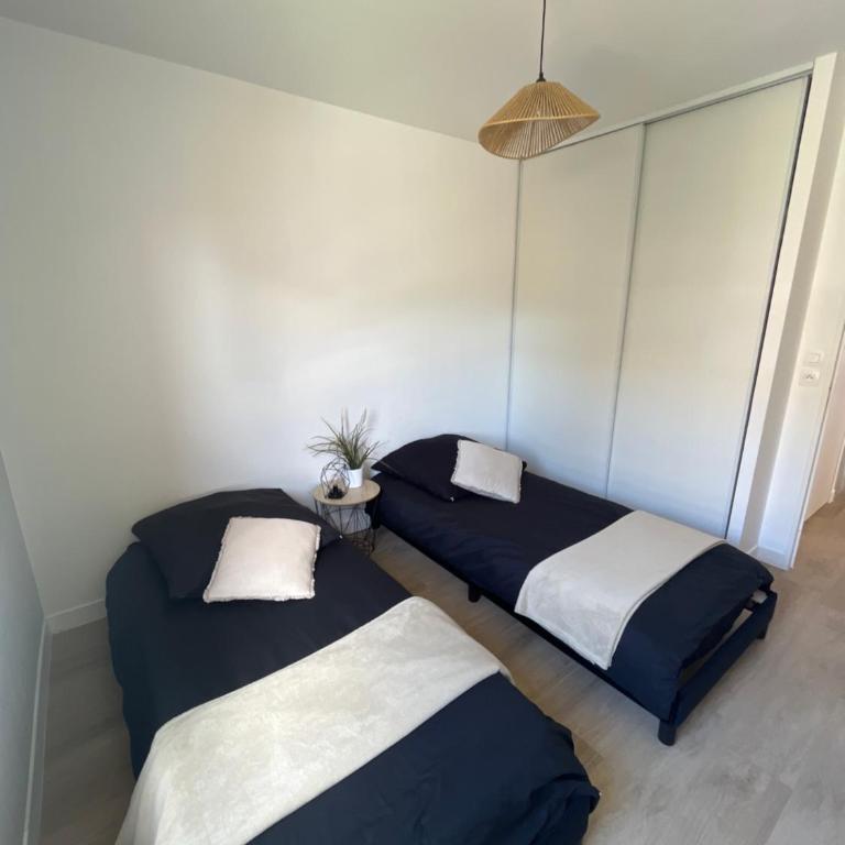 Appartement 2 chambres dans résidence avec piscine et parking - Two-Bedroom Apartment - 12