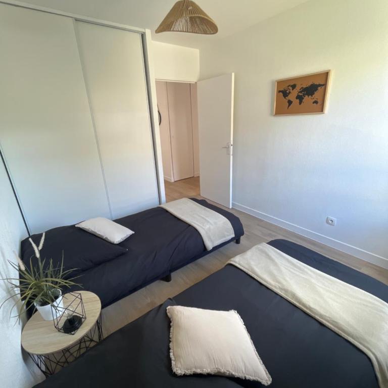 Appartement 2 chambres dans résidence avec piscine et parking - Two-Bedroom Apartment - 11