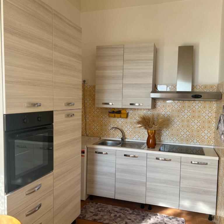 Tra Vicoli e Palazzi Apartment - Deluxe Apartment - 14