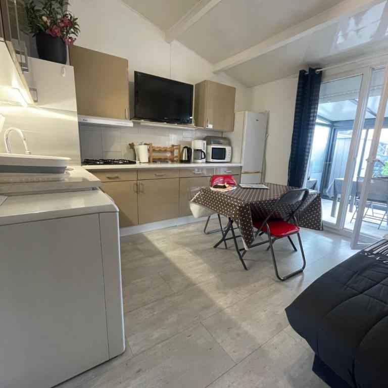 Au cœur des pins - Beija Flor - A l'entrée du village naturiste - Parking - Histoire de clés - Two-Bedroom Apartment - 7