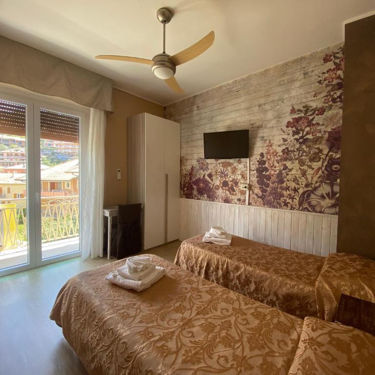 Hotel Eva La Romantica - Camera Matrimoniale/Doppia con Letti Singoli con Balcone - 1