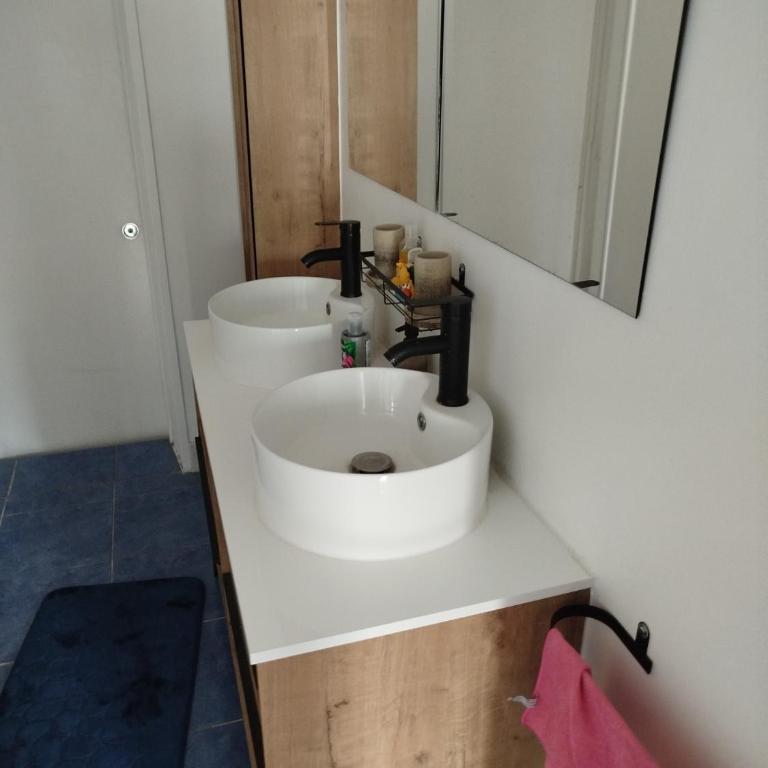 Chambre dans maison avec parking - Chambre Double avec Balcon - 1