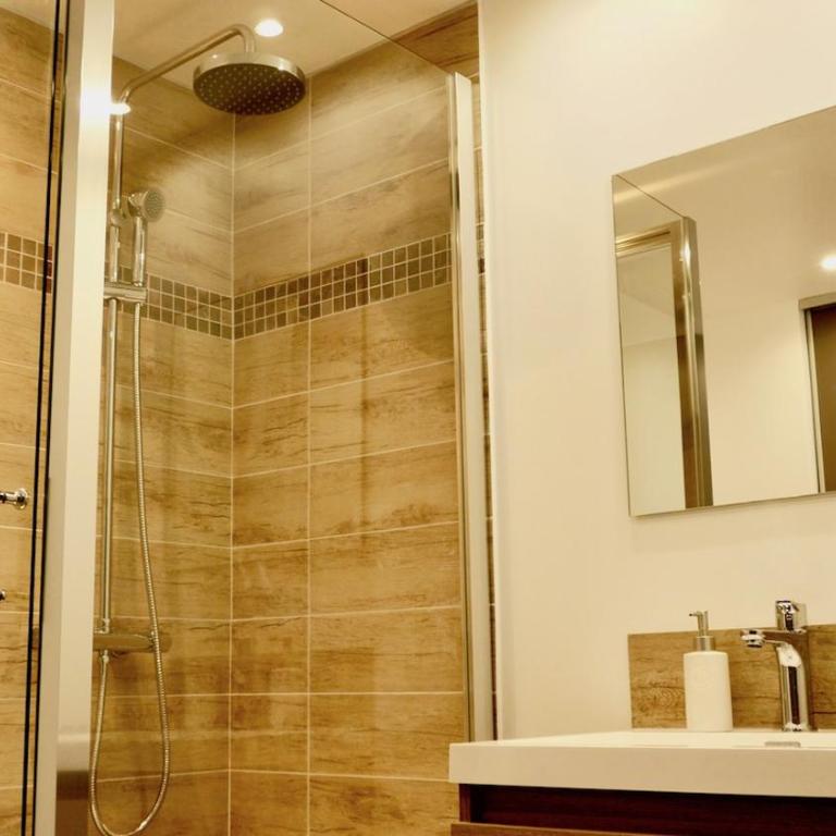 Nice, Studio dans Villa dans un écrin de nature - Apartamento de 1 dormitorio - 6