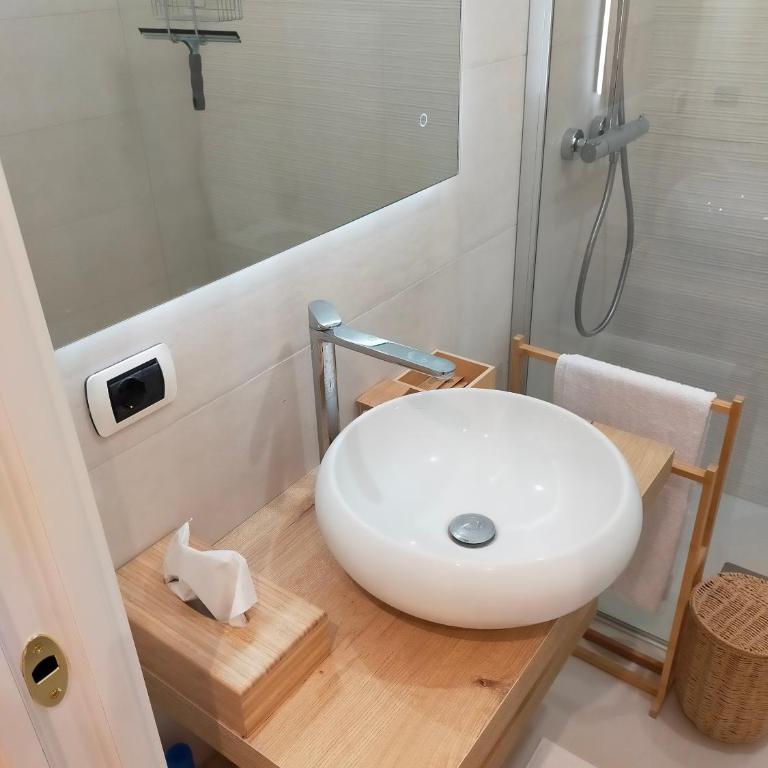 Interno 711 - Camera Quadrupla con Bagno - 10