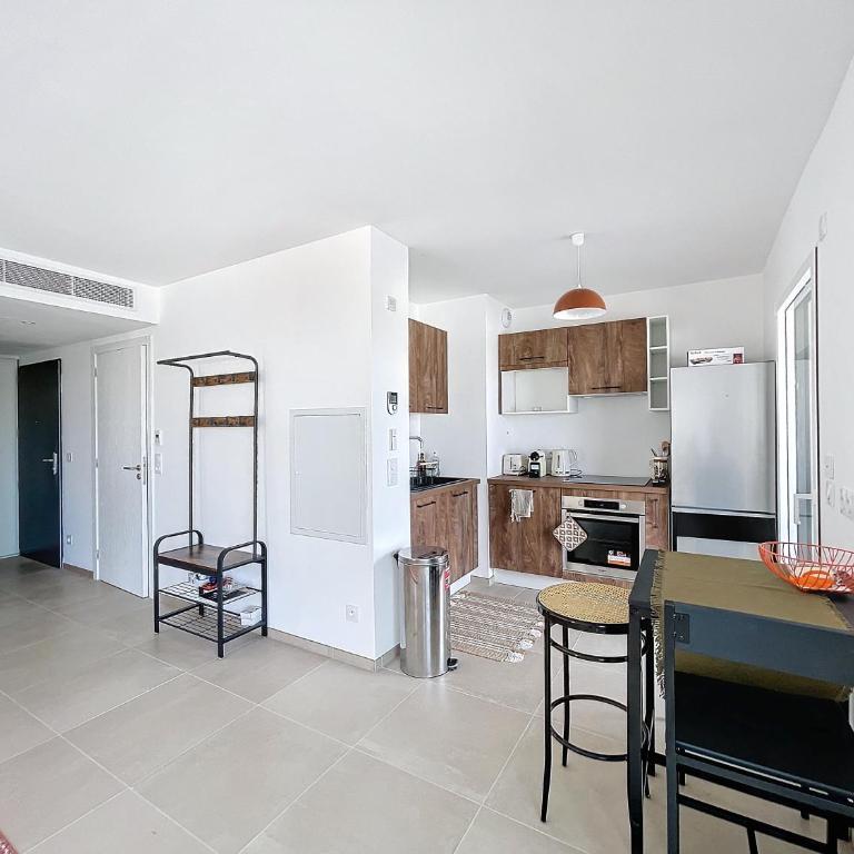 T2 dans résidence avec piscine - Appartement 1 Chambre - 11
