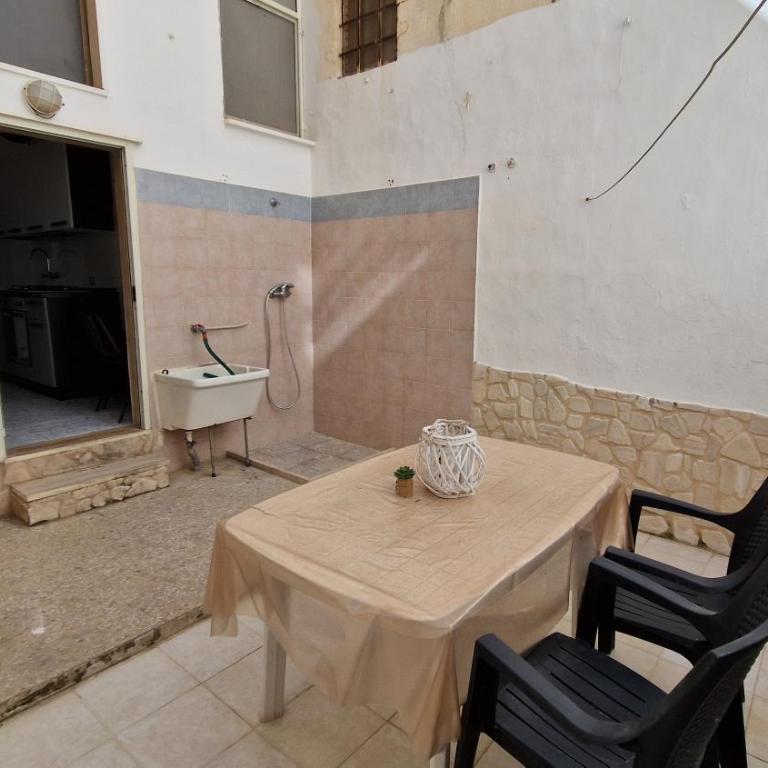 Economy Guest House - Appartamento con 2 Camere da Letto e Terrazza - 13