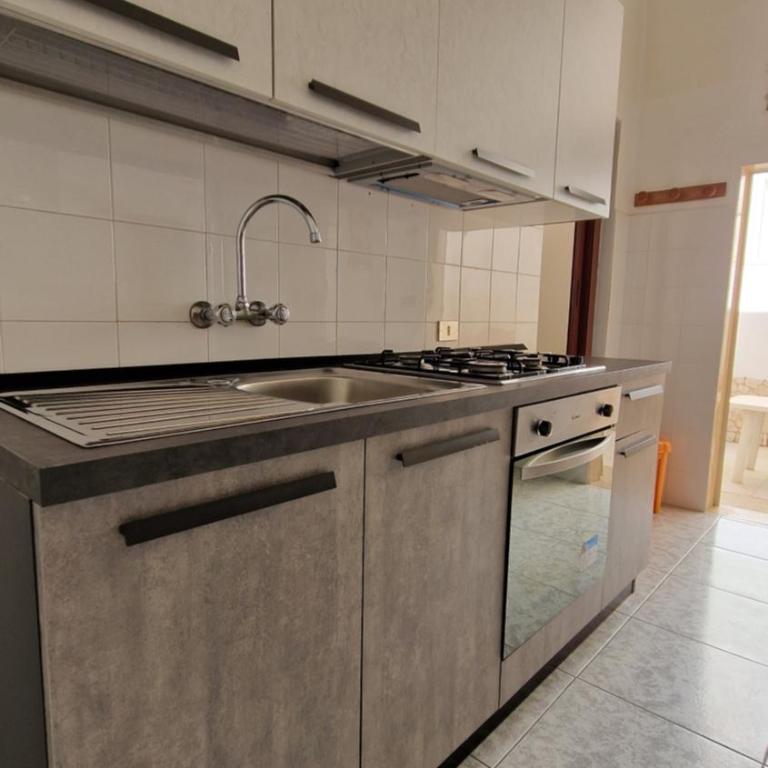 Economy Guest House - Appartamento con 2 Camere da Letto e Terrazza - 14