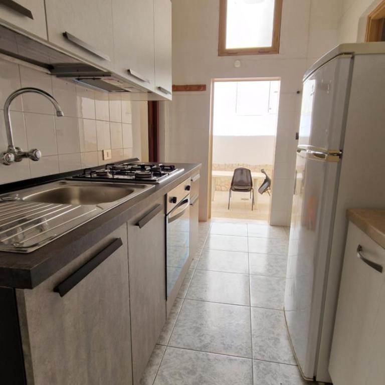 Economy Guest House - Appartamento con 2 Camere da Letto e Terrazza - 15
