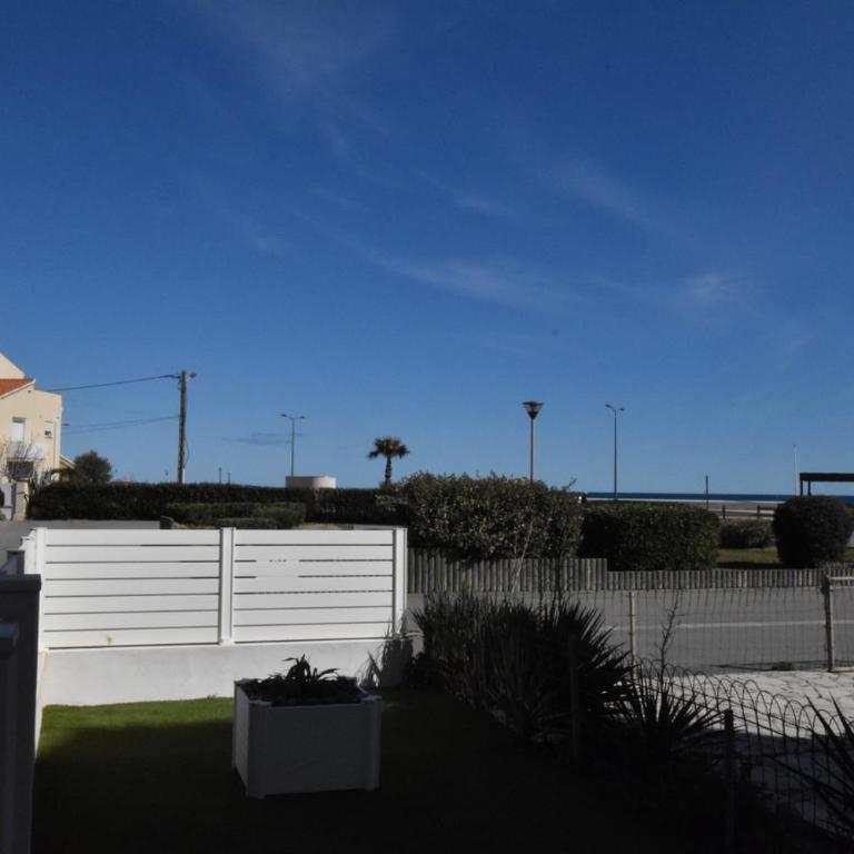 T2 4 Personnes Entièrement Rénové Narbonne Plage Front de Mer à 50 m de la mer avec Parking Privatif, Climatisation, et Machine à laver séchante - Appartement 1 Chambre - 13