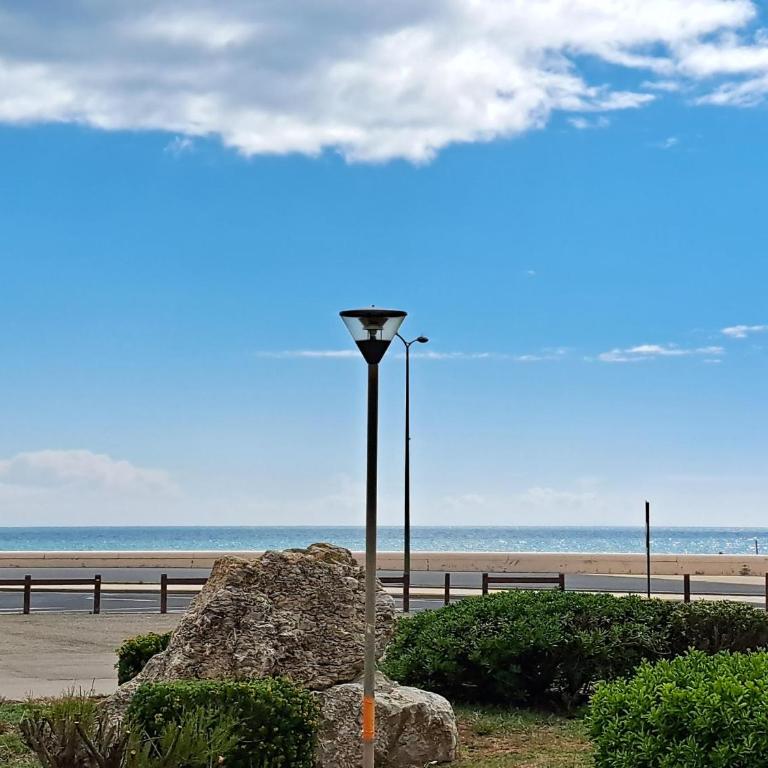 T2 4 Personnes Entièrement Rénové Narbonne Plage Front de Mer à 50 m de la mer avec Parking Privatif, Climatisation, et Machine à laver séchante - Appartement 1 Chambre - 1