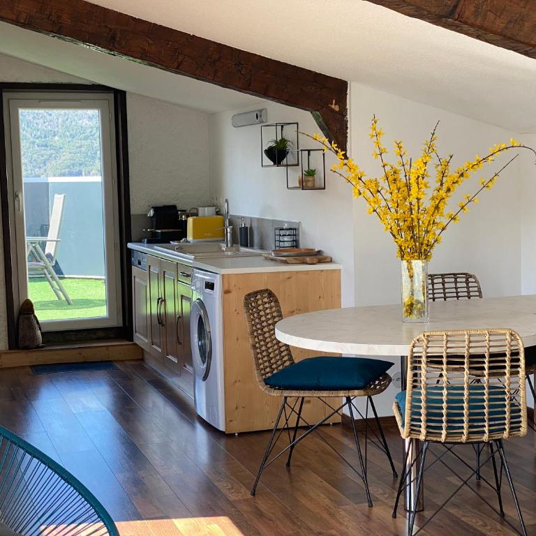 Les Apparts de la Tourronde - Appartement avec Vue sur la Montagne - 15