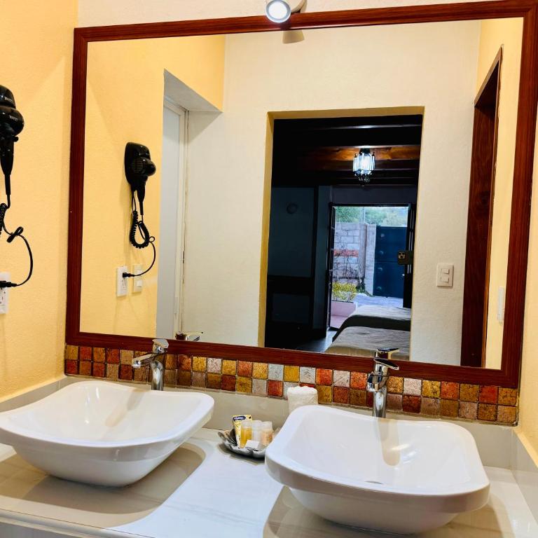Hotel Hacienda Real - Budget Double Room - 3