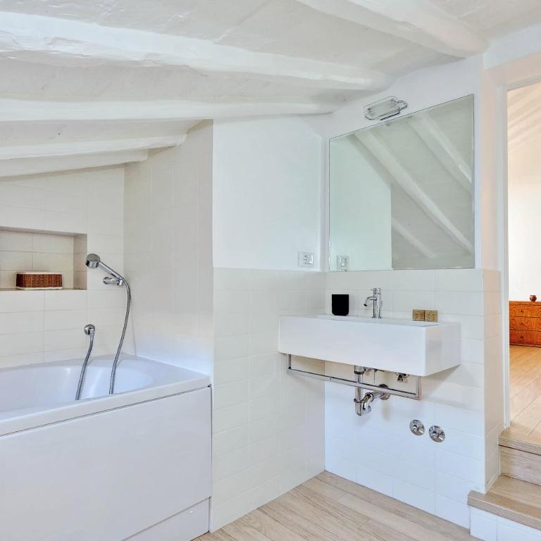 Pantheon Charming Attic | Romeloft - Standard Apartment - 2