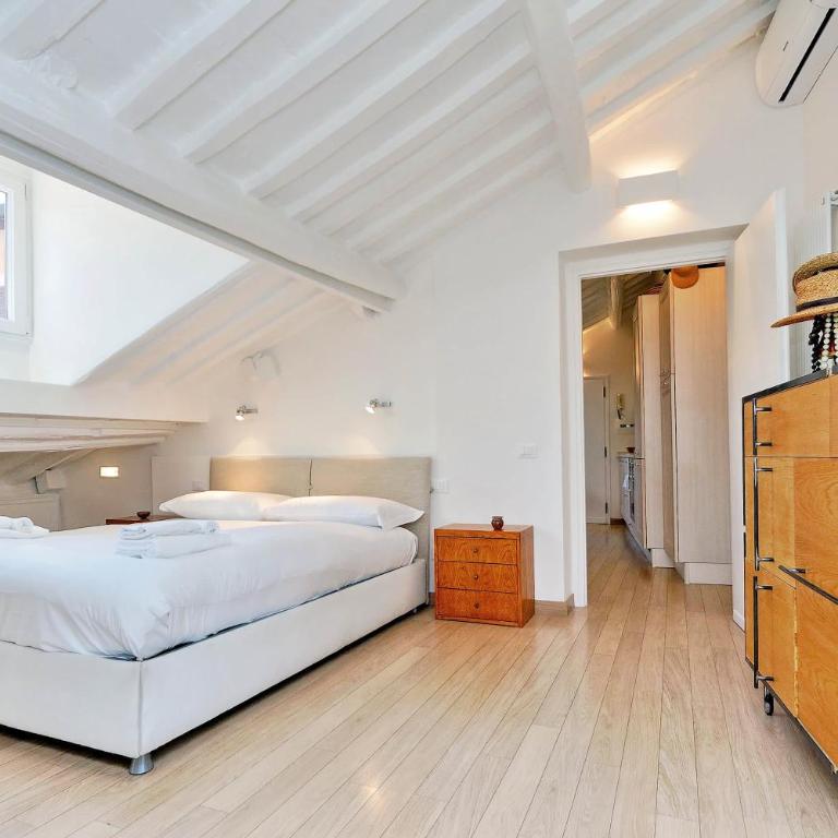 Pantheon Charming Attic | Romeloft - Standard Apartment - 10
